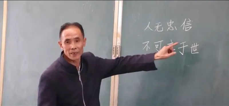 DƬ